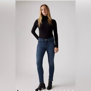 Levi's Jeans size 24 Women’s 311‎ Shaping Skinny Jeans Blue 💙💙